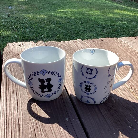 SVNRS Holland Delft-Style Kissing Dutch Mugs Pair 12oz Blue & White - Picture 1 of 5